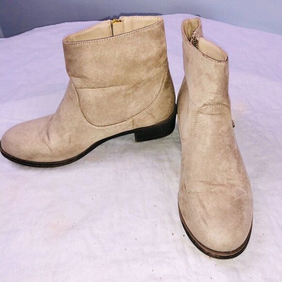 Womens Booties Beige Faux Suede Ankle Boot Zipper Size 8 - Picture 4 of 12
